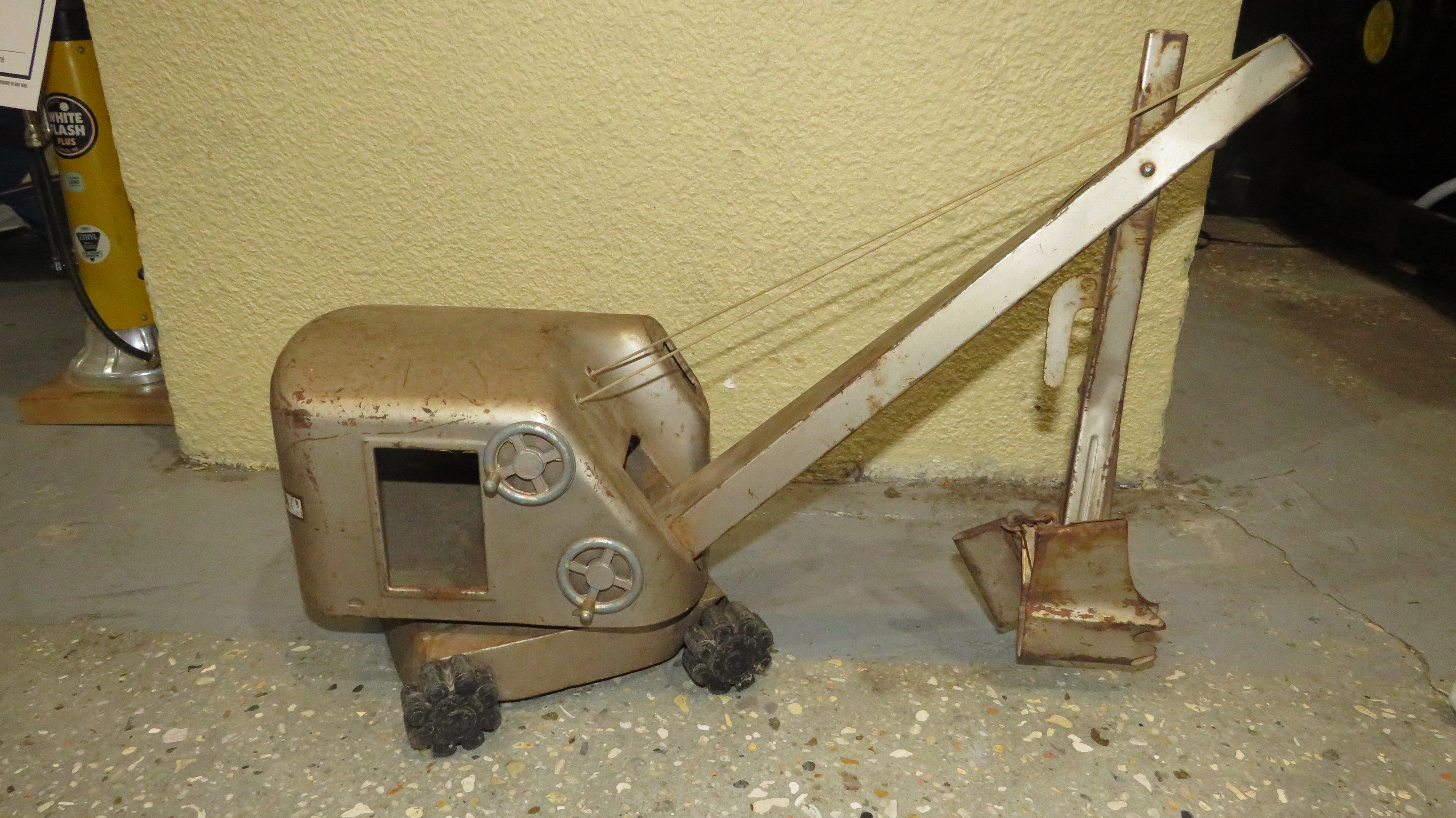 0th Image of a N/A STRUTCO EARTH MOVER VINTAGE METAL