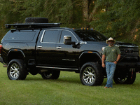 Image 8 of 15 of a 2021 GMC SIERRA 2500 DENALI