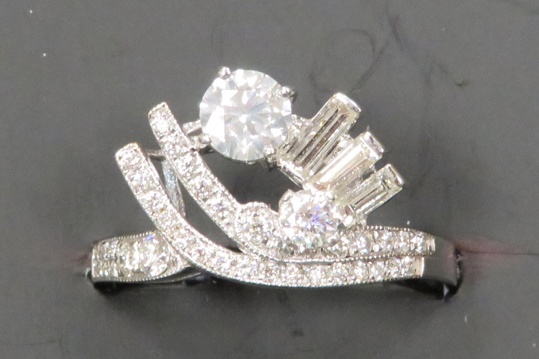 0th Image of a N/A 18K WHITE GOLD DIAMOND RING