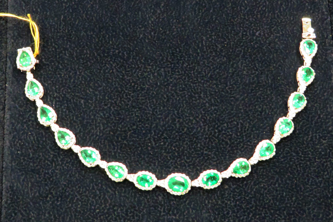 0th Image of a N/A NATURAL EMERALD BERYL AND DIAMOND BRACELET