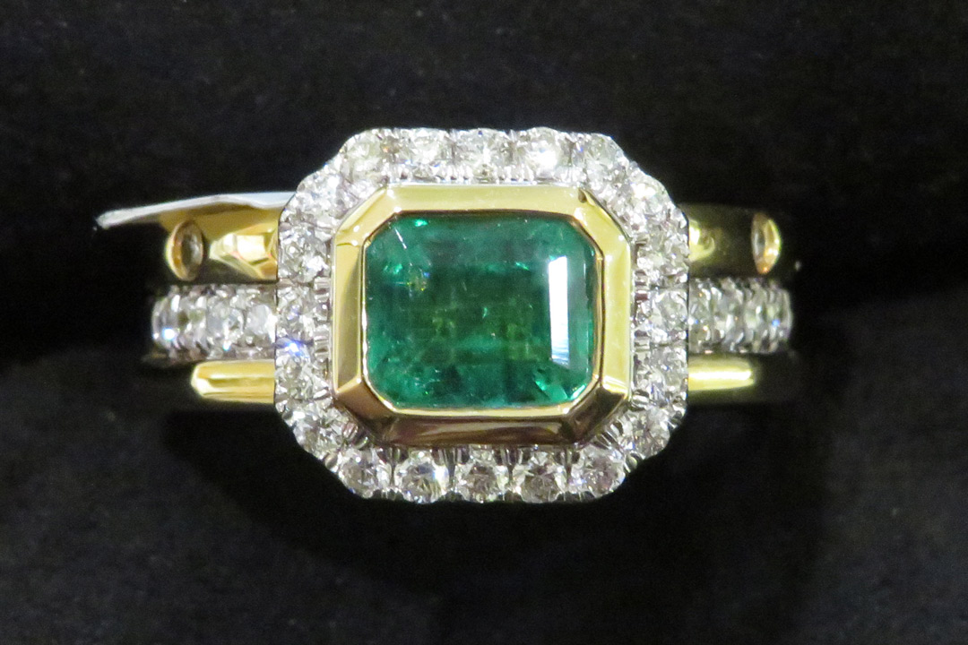 0th Image of a N/A LADY'S EMERALD DIAMOND RING