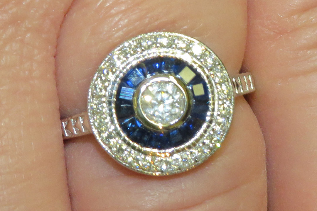 4th Image of a N/A GOLD DIAMOND SAPPHIRE RING