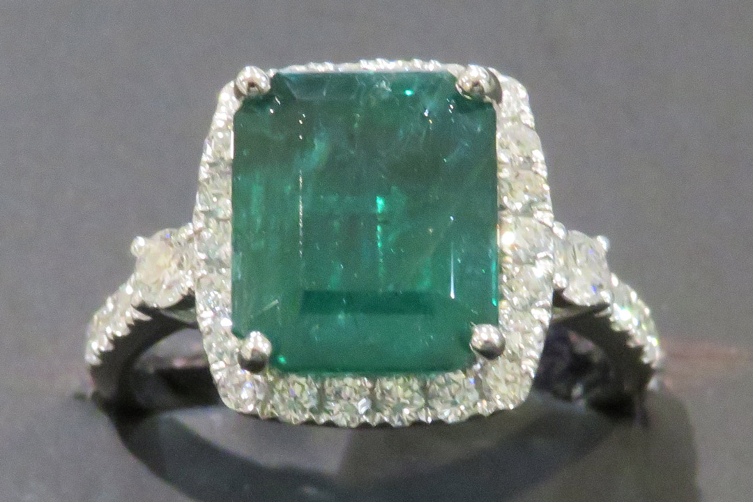 0th Image of a N/A PLATINUM EMERALD BERYL & DIAMOND RING