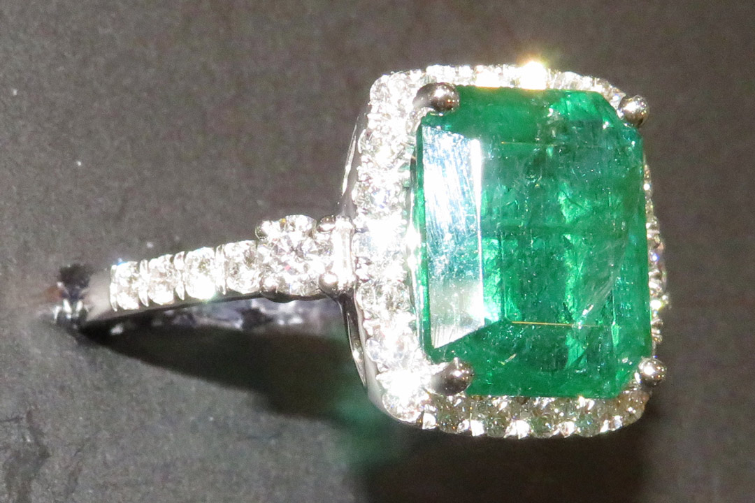 1st Image of a N/A PLATINUM EMERALD BERYL & DIAMOND RING