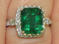 Image 4 of 6 of a N/A PLATINUM EMERALD BERYL & DIAMOND RING