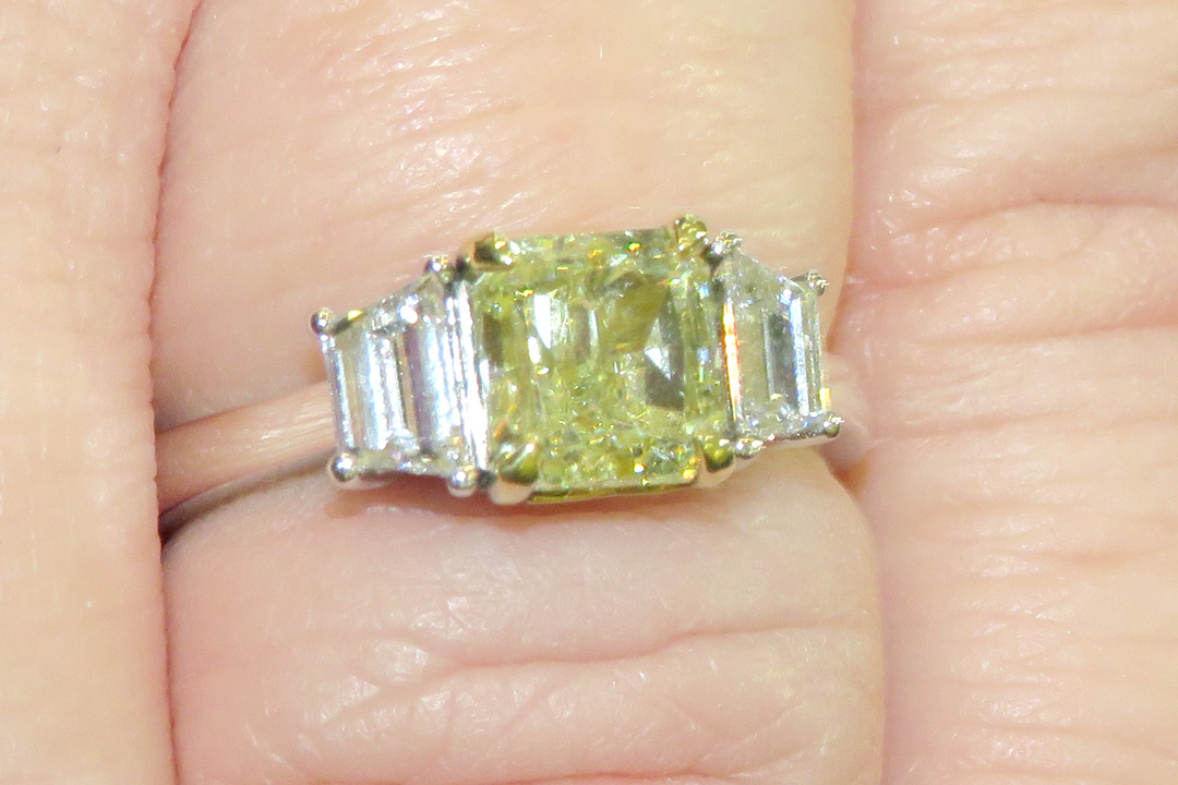 5th Image of a N/A LADIES CAST 3 DIAMOND RING