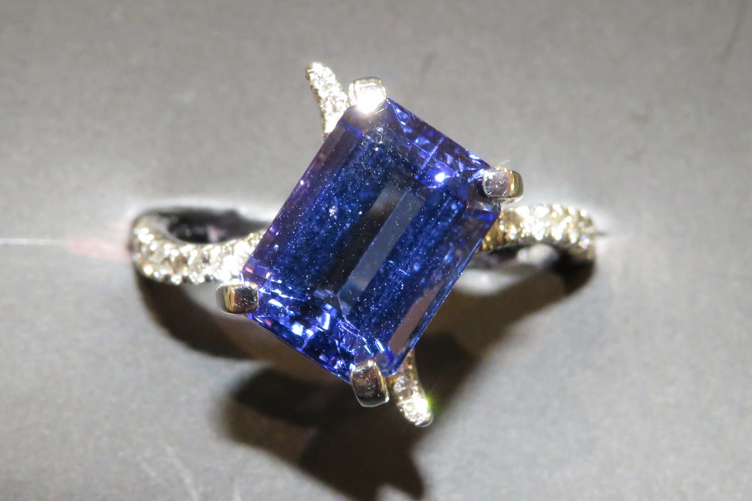 0th Image of a N/A TANZANITE ZOISITE DIAMOND RING