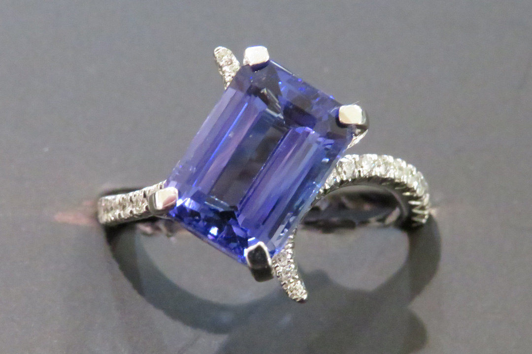 1st Image of a N/A TANZANITE ZOISITE DIAMOND RING