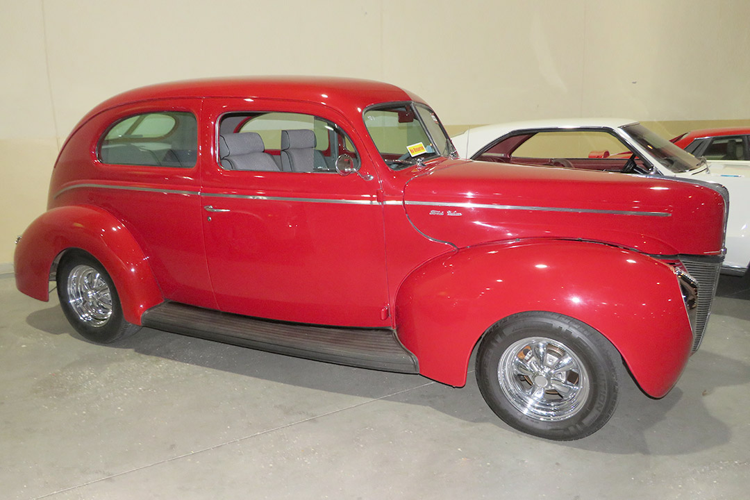 2nd Image of a 1940 FORD CUSTOM