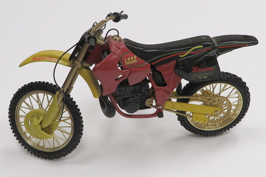 2nd Image of a 1995 SNAP-ON RACING DIRT BIKE