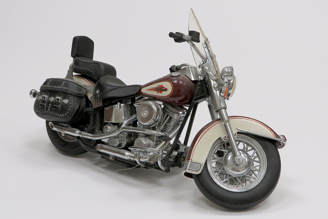 2nd Image of a N/A HARLEY- DAVIDSON HERITAGE SOFTAIL CLASSIC