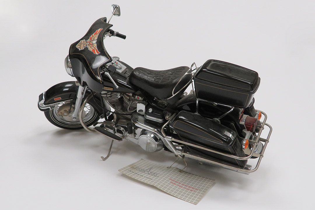 4th Image of a 1976 HARLEY-DAVIDSON ELCTRA DIE CAST