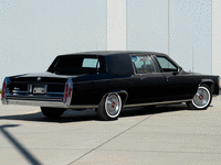 Image 2 of 17 of a 1983 CADILLAC FLEETWOOD