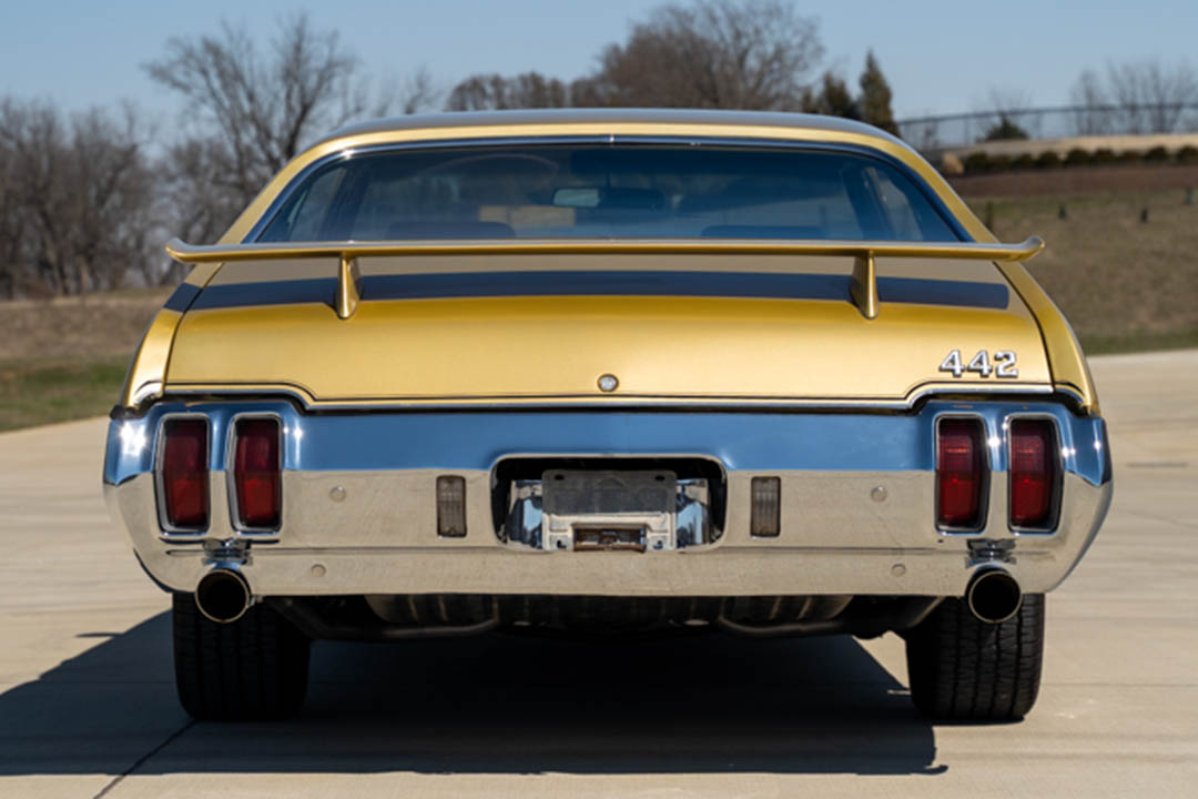 2nd Image of a 1970 OLDSMOBILE 442
