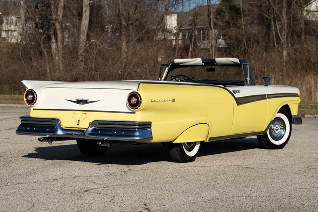 3rd Image of a 1957 FORD SKYLINER