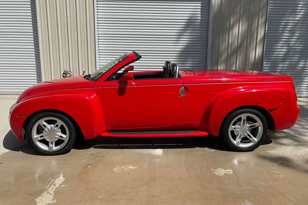 3rd Image of a 2003 CHEVROLET SSR