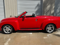 Image 4 of 35 of a 2003 CHEVROLET SSR