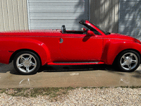 Image 5 of 35 of a 2003 CHEVROLET SSR
