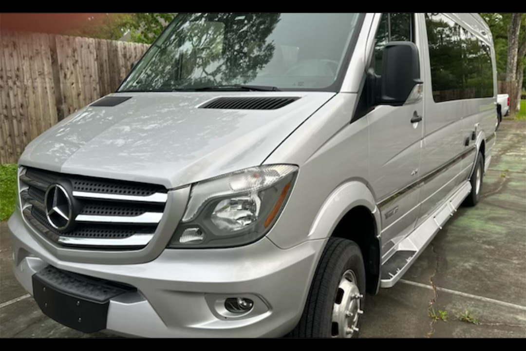 2nd Image of a 2019 MERCEDES-BENZ SPRINTER 3500