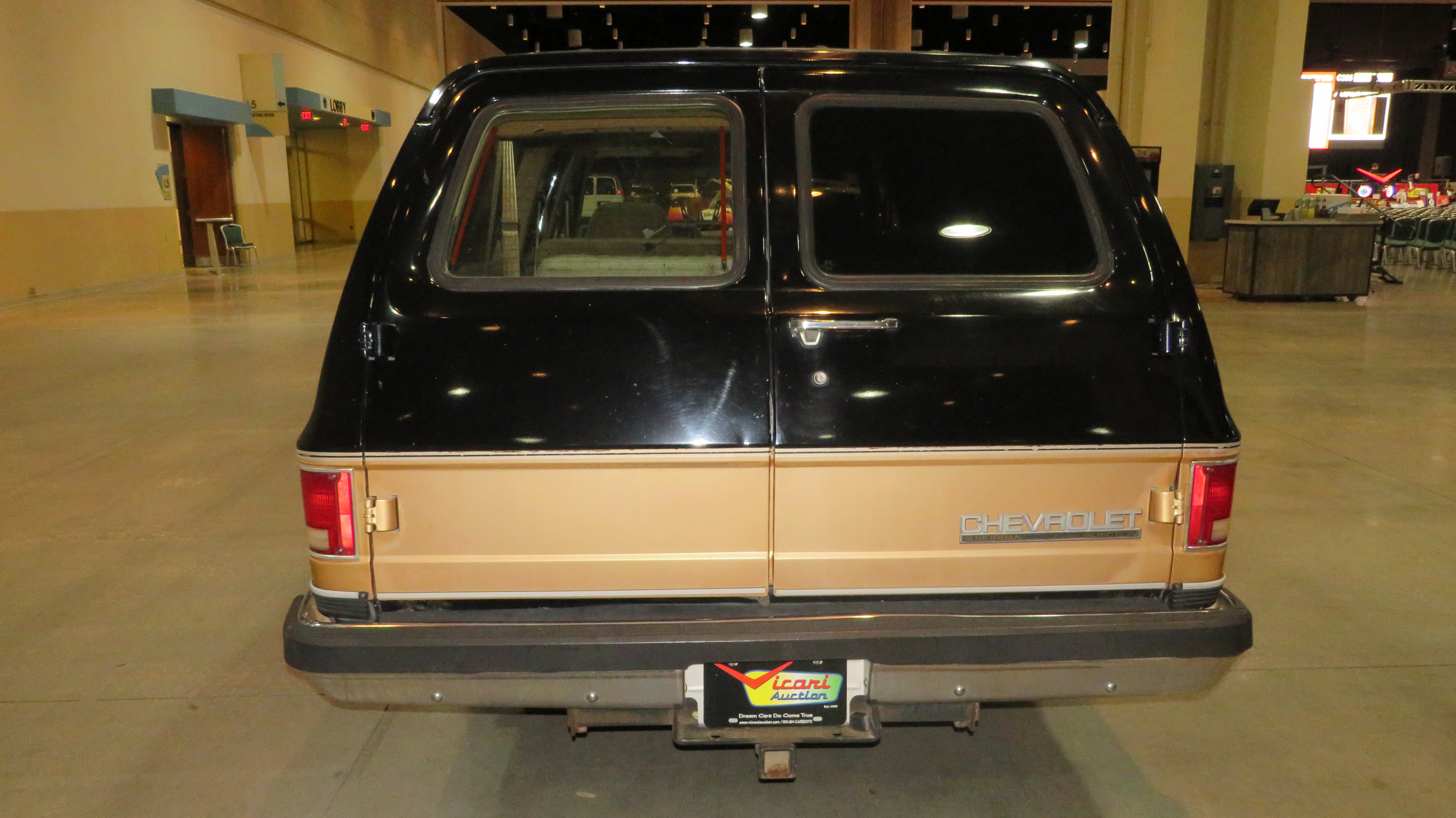 3rd Image of a 1991 CHEVROLET SUBURBAN R1500