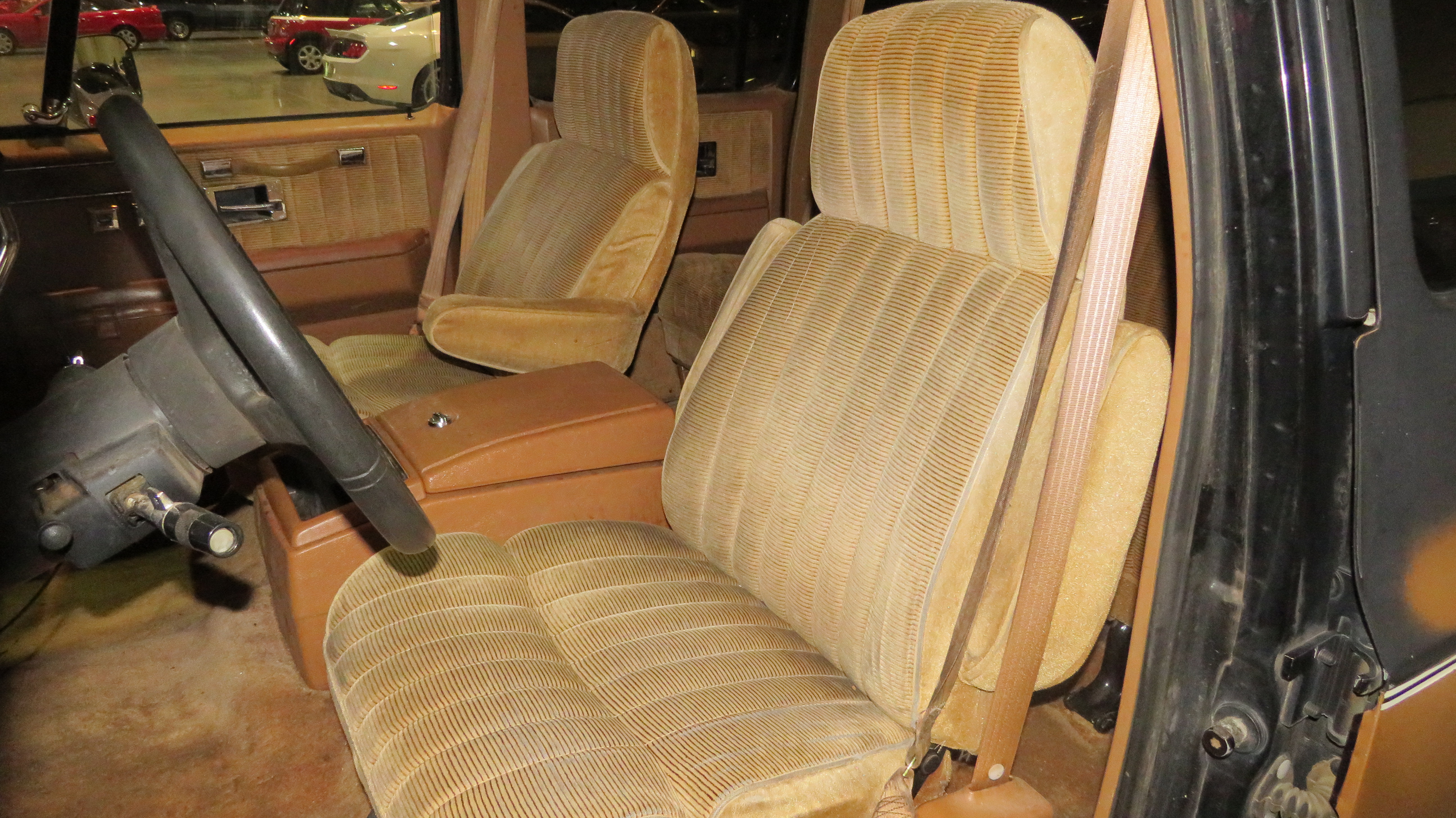 5th Image of a 1991 CHEVROLET SUBURBAN R1500