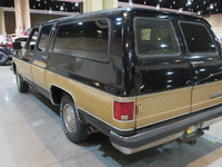 Image 2 of 13 of a 1991 CHEVROLET SUBURBAN R1500