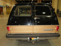 Image 4 of 13 of a 1991 CHEVROLET SUBURBAN R1500