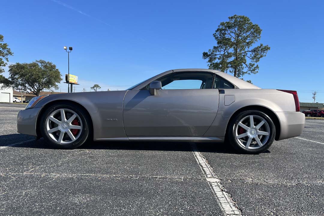 1st Image of a 2004 CADILLAC XLR