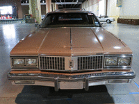 Image 4 of 15 of a 1990 OLDSMOBILE CUSTOM CRUISER