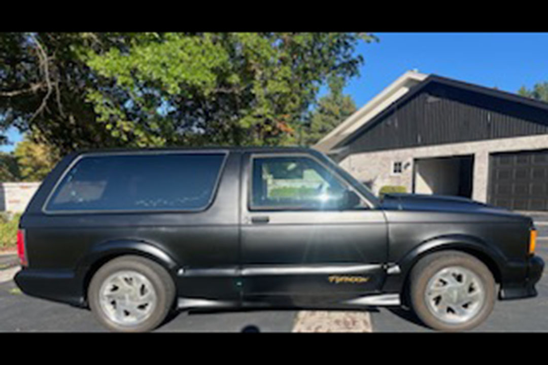 5th Image of a 1993 GMC TYPHOON