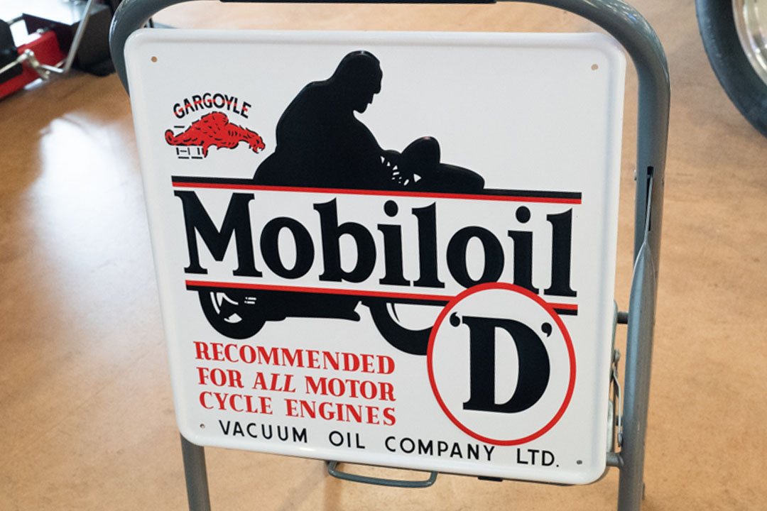 0th Image of a N/A MOBILOIL D SIGN