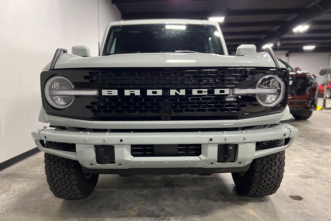 2nd Image of a 2023 FORD BRONCO ADVANCED BADLANDS