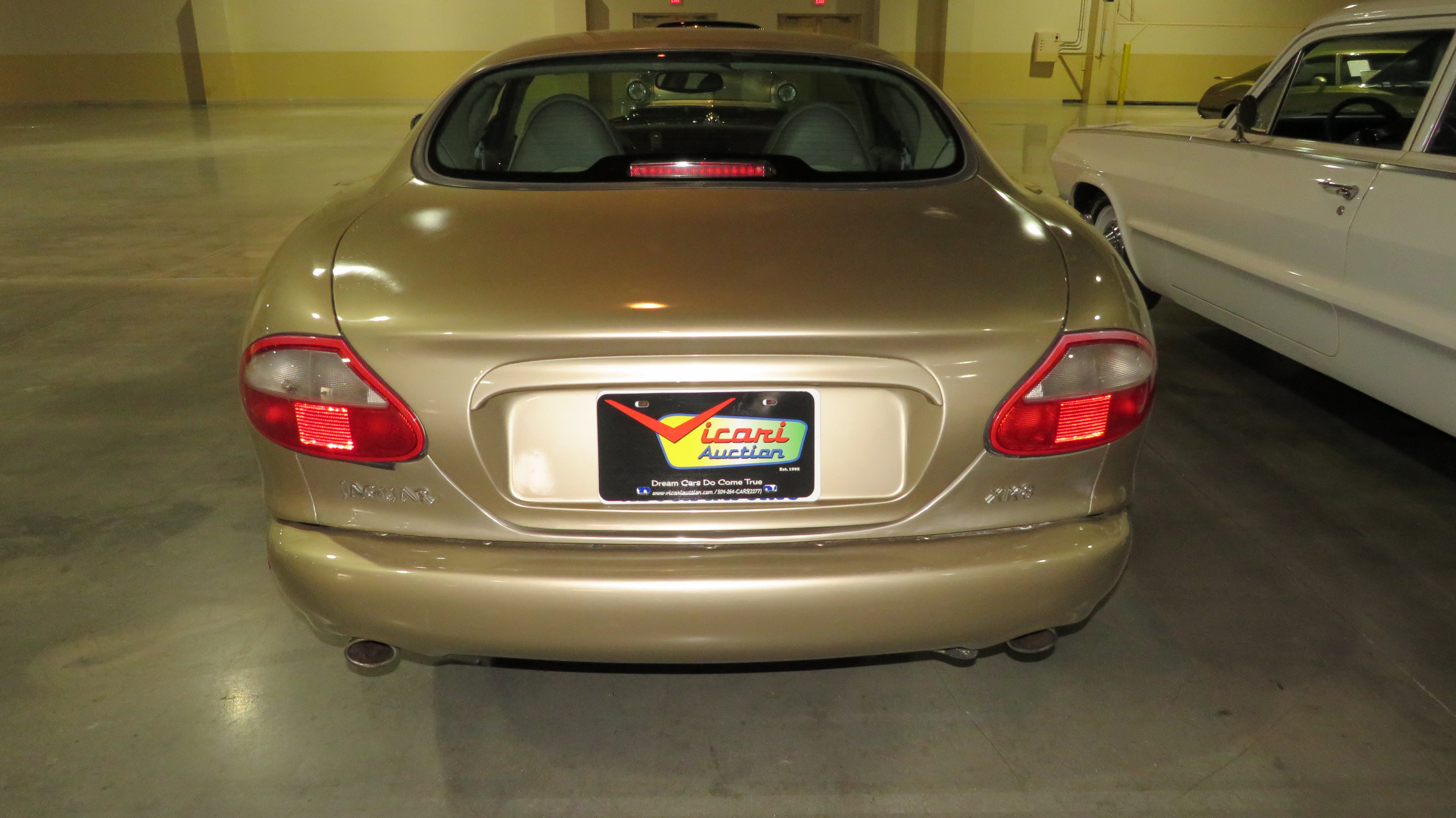 4th Image of a 2000 JAGUAR XK8