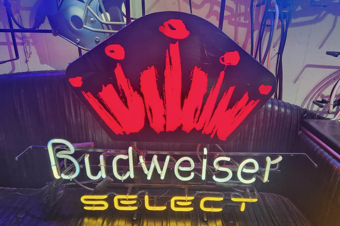 0th Image of a N/A BUDWEISER KING CROWN