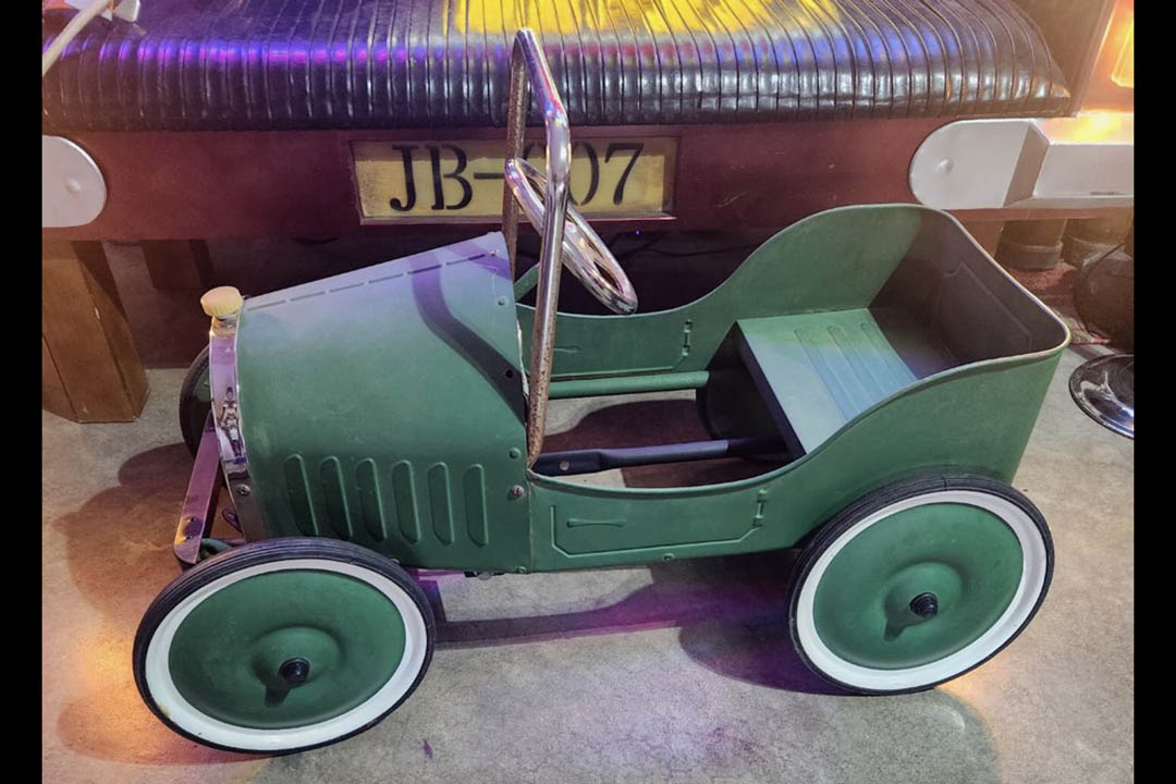2nd Image of a 1939 ANTIQUE PEDAL CAR