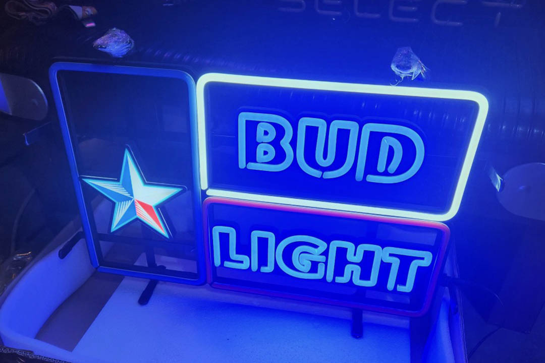 2nd Image of a N/A BUD LIGHT STAR NEON SIGN