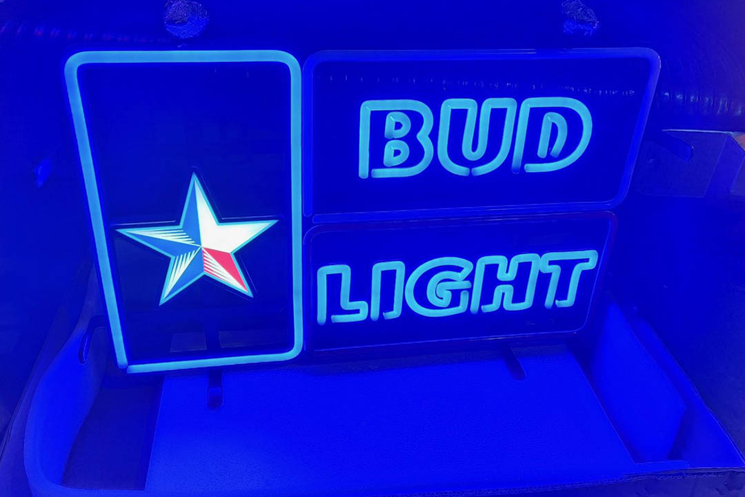 3rd Image of a N/A BUD LIGHT STAR NEON SIGN