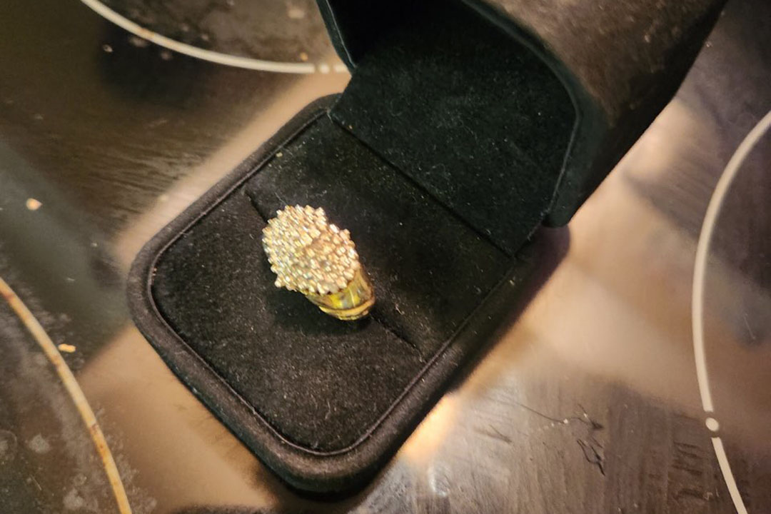 3rd Image of a N/A DIAMOND & GOLD COCKTAIL RING