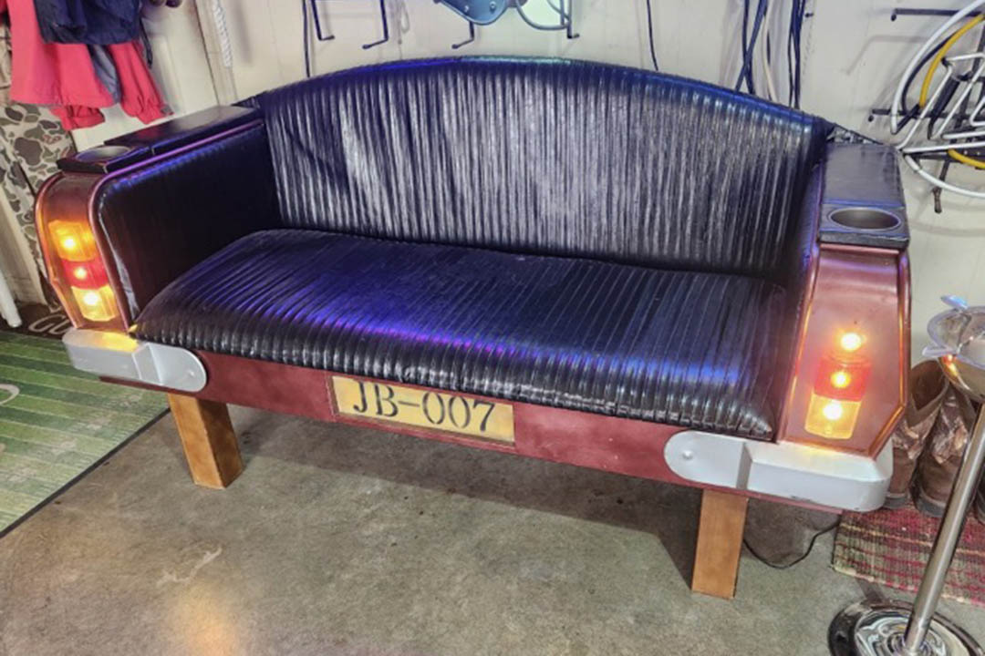2nd Image of a N/A CAR COUCH JB-007