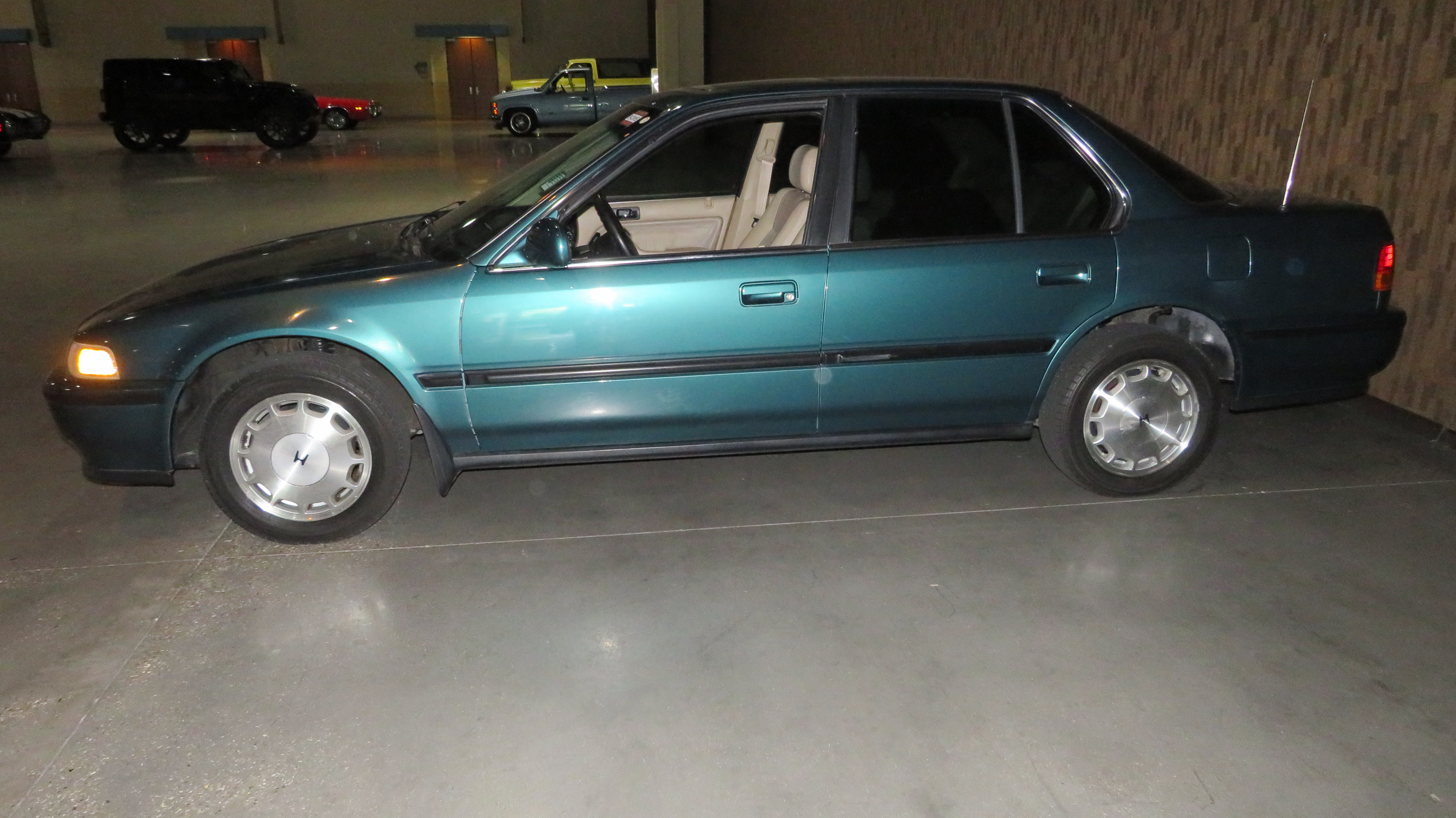 2nd Image of a 1992 HONDA ACCORD EX