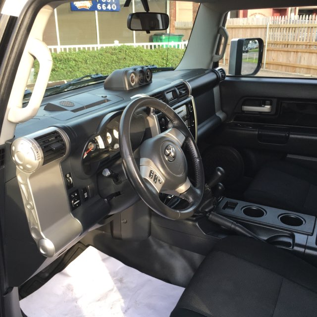 4th Image of a 2007 TOYOTA FJ CRUISER S