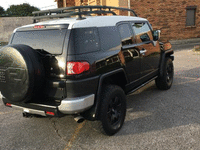 Image 3 of 10 of a 2007 TOYOTA FJ CRUISER S