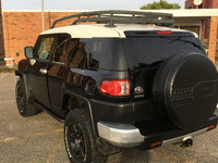 Image 4 of 10 of a 2007 TOYOTA FJ CRUISER S