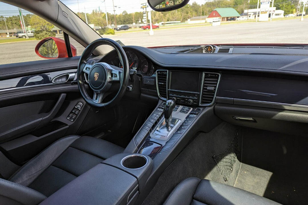 5th Image of a 2015 PORSCHE PANAMERA