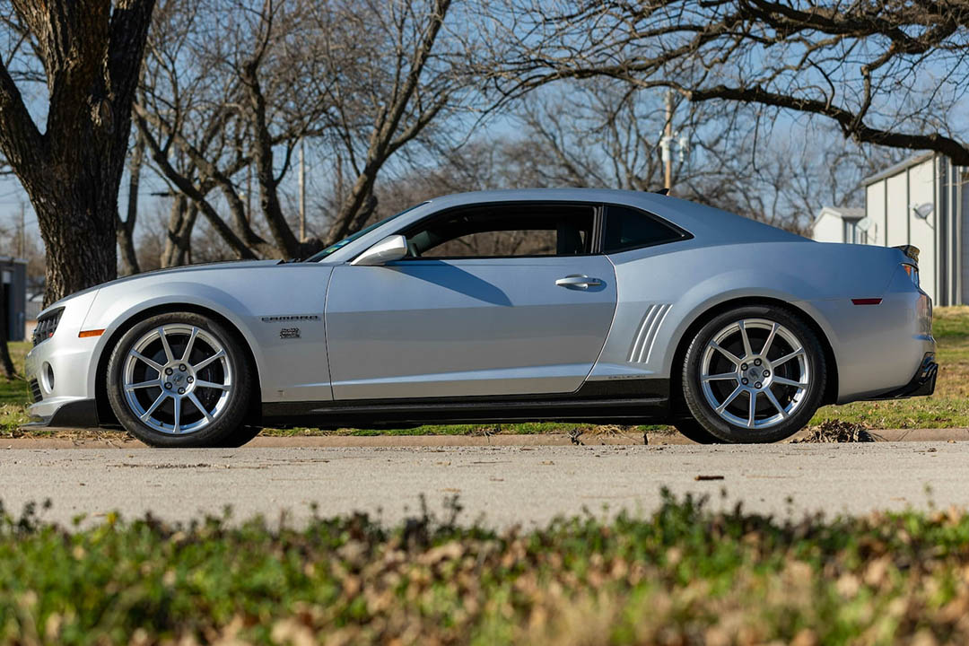 2nd Image of a 2010 CHEVROLET CAMARO 2SS