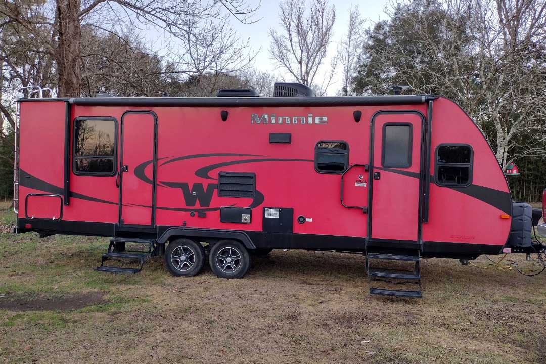 1st Image of a 2017 WINNEBAGO MINNIE 2500 FL