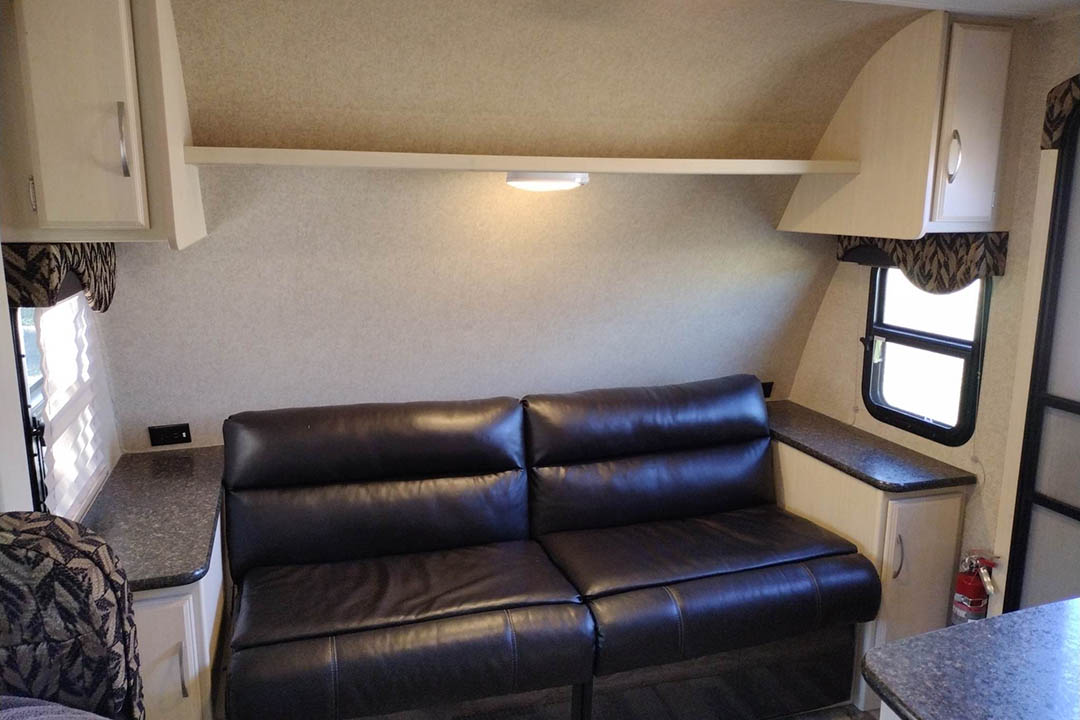 5th Image of a 2017 WINNEBAGO MINNIE 2500 FL