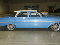 Image 3 of 13 of a 1961 CHEVROLET BELAIR