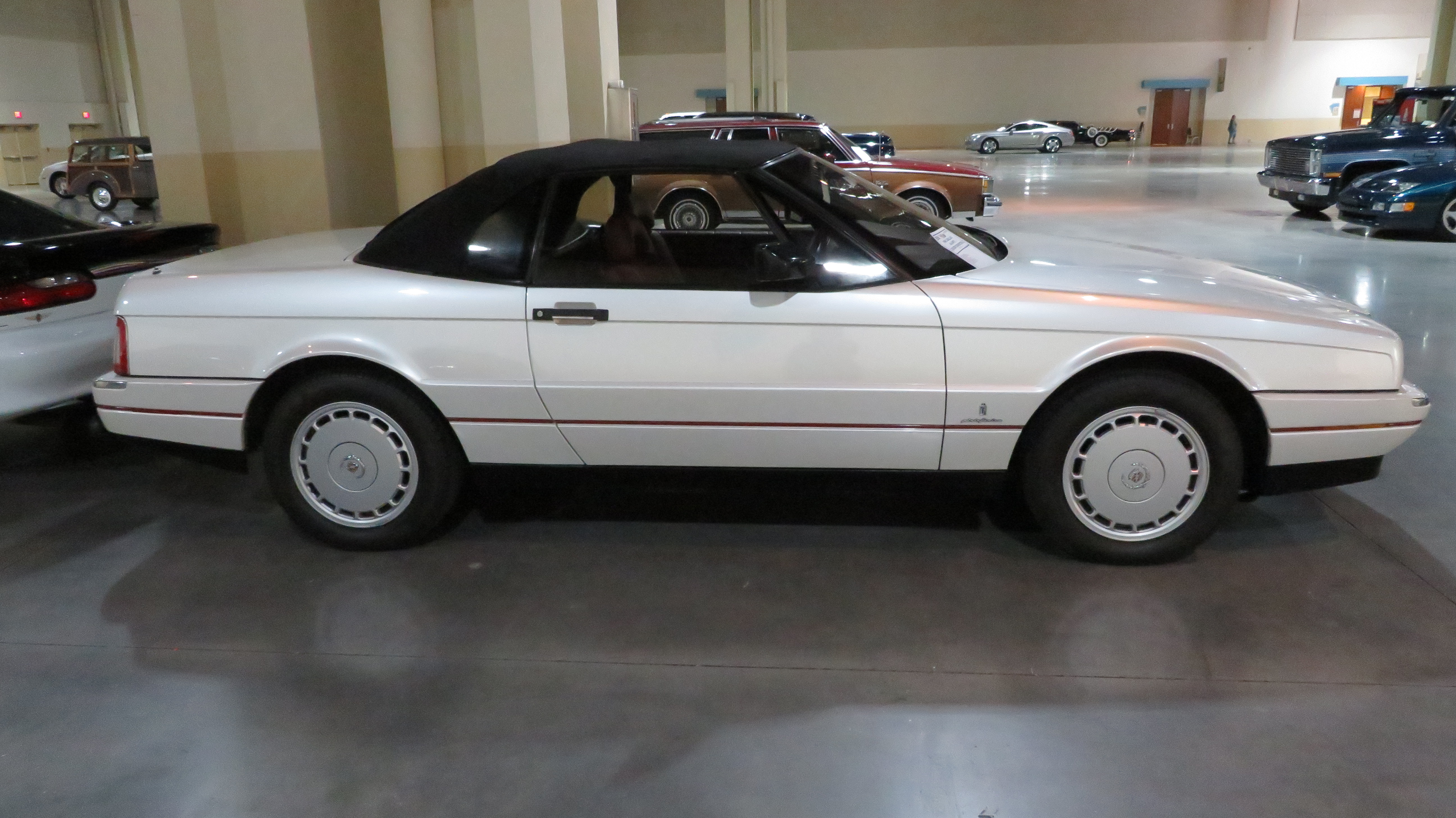 2nd Image of a 1990 CADILLAC ALLANTE