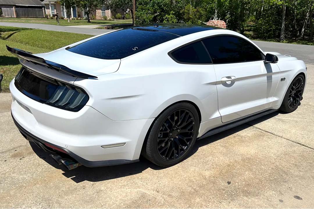 4th Image of a 2016 FORD MUSTANG GT